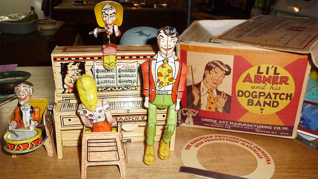A toy set of the Dogpatch band!